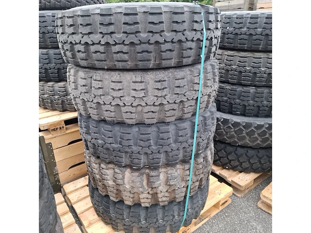 Partij diverse banden, o.a michelin, continental, o.a xzl, lm90 - afbeelding 11 van  13