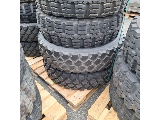 Partij diverse banden, o.a michelin, continental, o.a xzl, lm90 - afbeelding 12 van  13