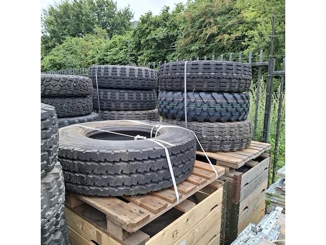 Partij diverse banden, o.a michelin, continental, o.a xzl, lm90 - afbeelding 13 van  13