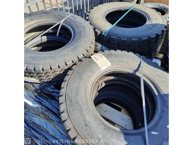 Partij diverse banden o.a. michelin, continental, xzy, xzy-2 - afbeelding 2 van  13