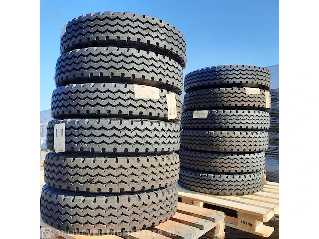 Partij diverse banden o.a. michelin, continental, xzy, xzy-2 - afbeelding 4 van  13