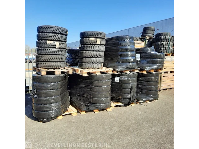Partij diverse banden o.a. michelin, continental, xzy, xzy-2 - afbeelding 1 van  13
