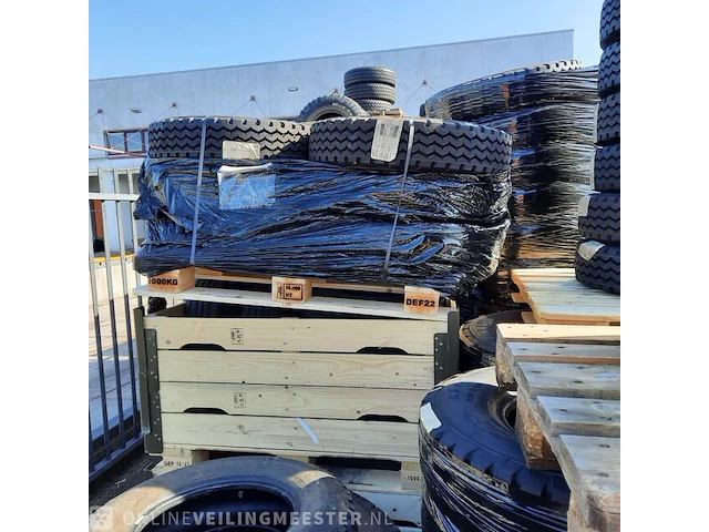 Partij diverse banden o.a. michelin, continental, xzy, xzy-2 - afbeelding 10 van  13