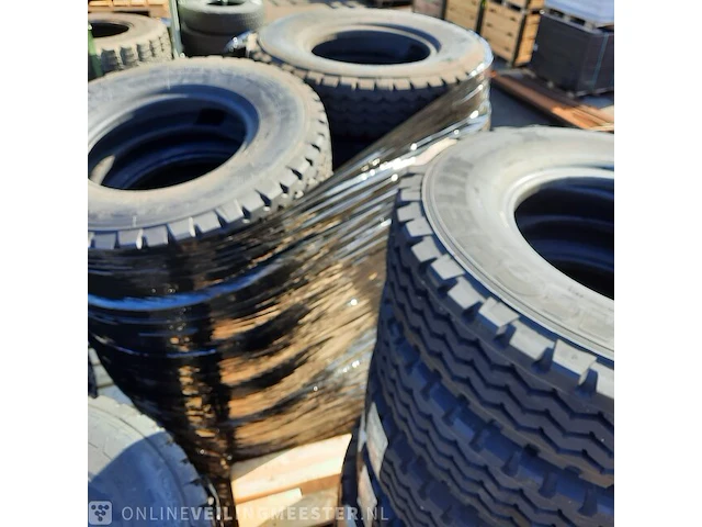 Partij diverse banden o.a. michelin, continental, xzy, xzy-2 - afbeelding 13 van  13