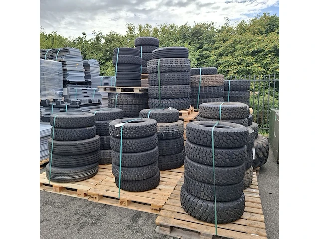 Partij diverse banden, o.a michelin, continental - afbeelding 1 van  12