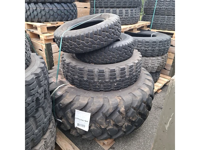 Partij diverse banden, o.a michelin, continental - afbeelding 9 van  12