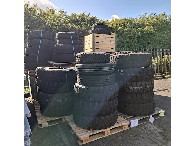 Partij diverse banden, o.a. michelin, continental - afbeelding 4 van  11