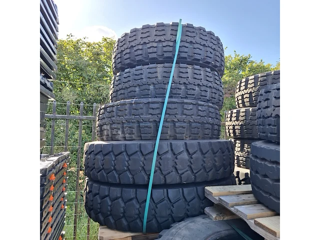 Partij diverse banden, o.a. michelin, continental - afbeelding 6 van  11