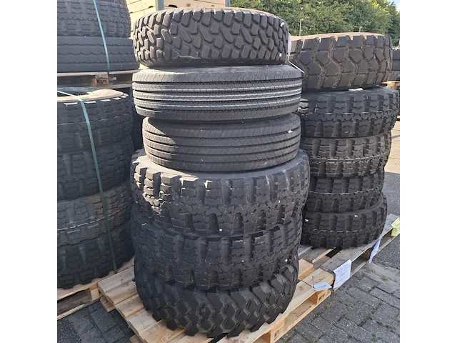 Partij diverse banden, o.a. michelin, continental - afbeelding 9 van  11