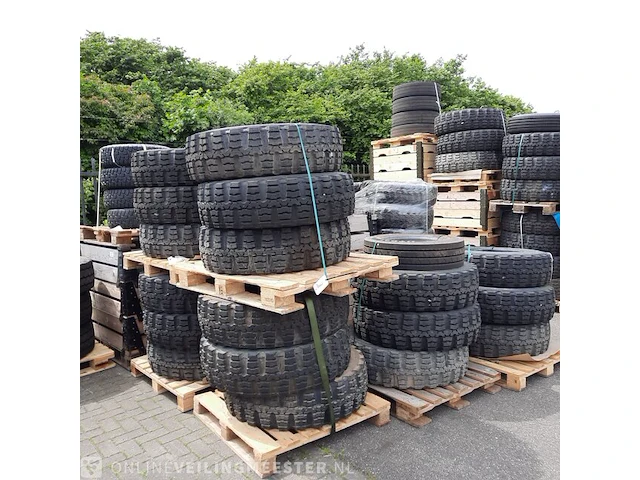 Partij diverse banden o.a michelin/continental - afbeelding 2 van  7