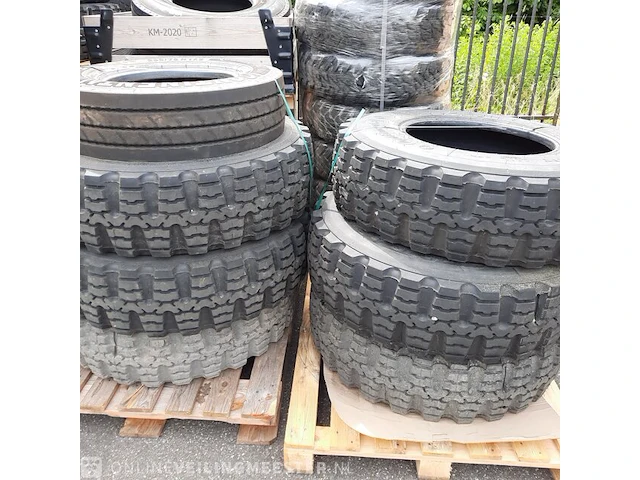 Partij diverse banden o.a michelin/continental - afbeelding 4 van  7