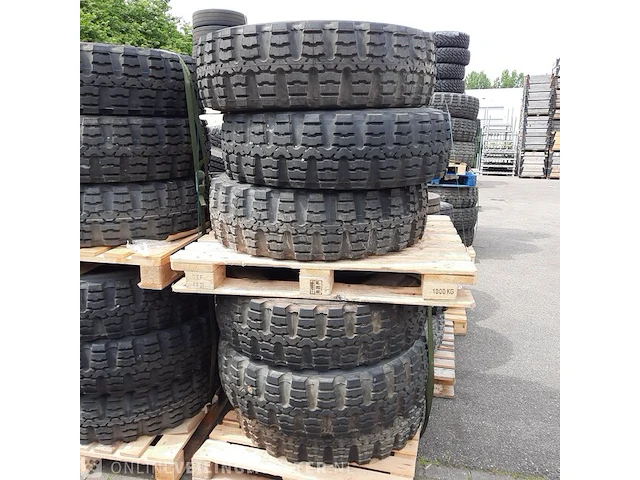 Partij diverse banden o.a michelin/continental - afbeelding 7 van  7