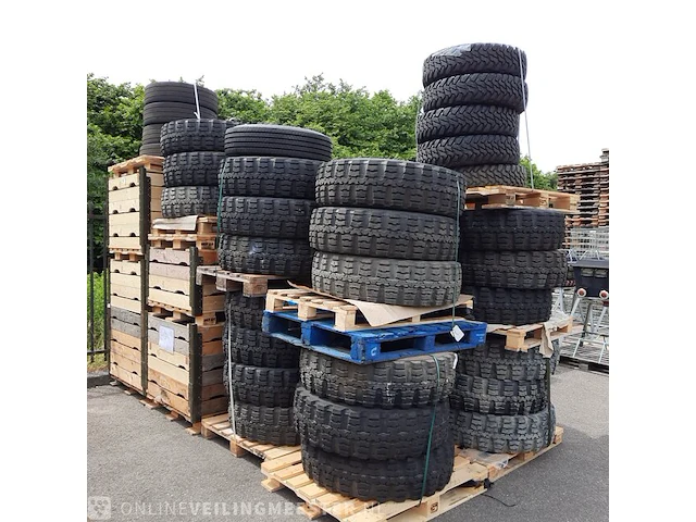 Partij diverse banden o.a michelin/continental - afbeelding 2 van  9
