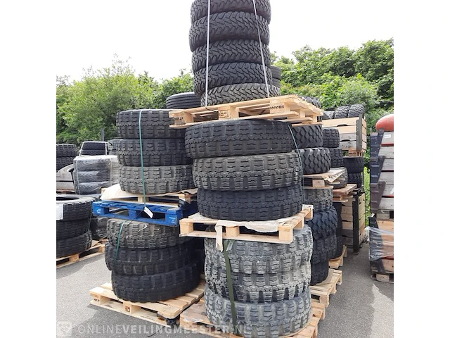 Partij diverse banden o.a michelin/continental - afbeelding 3 van  9