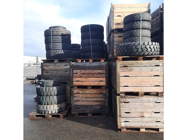 Partij diverse banden - afbeelding 1 van  9