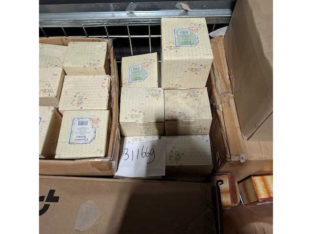 Partij diverse beeldjes, o.a cherished teddy's - afbeelding 8 van  20