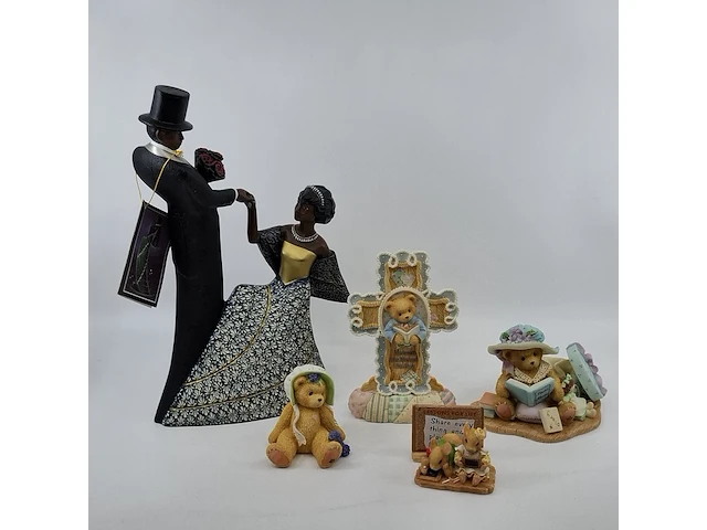 Partij diverse beeldjes, o.a cherished teddy's - afbeelding 1 van  24
