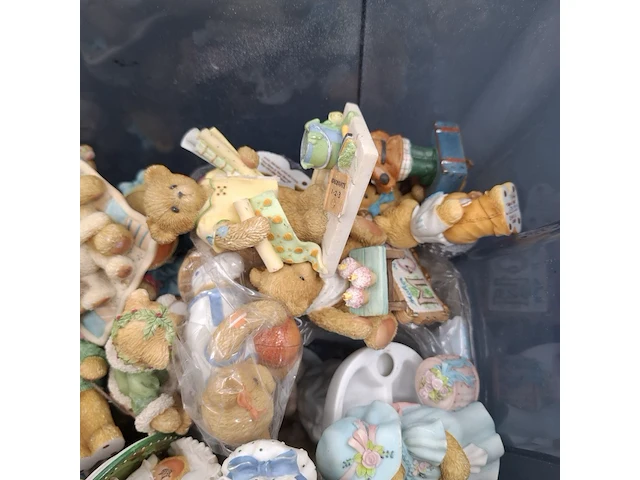 Partij diverse beeldjes, o.a cherished teddy's - afbeelding 9 van  28