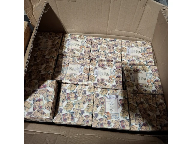 Partij diverse beeldjes, o.a cherished teddy's - afbeelding 9 van  21