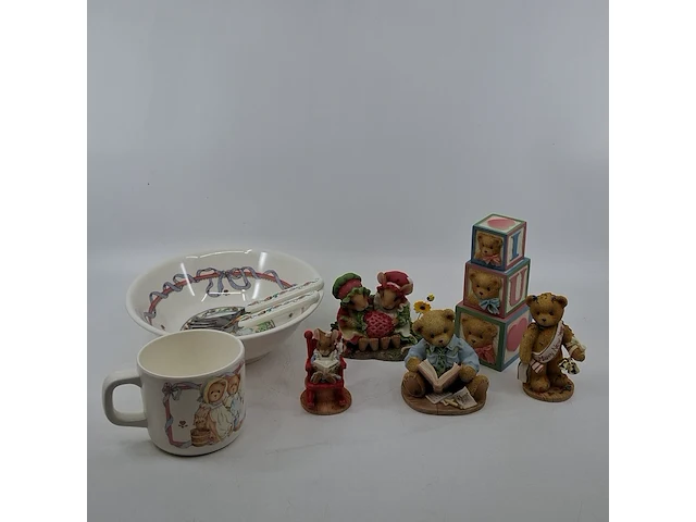 Partij diverse beeldjes, o.a cherished teddy's - afbeelding 1 van  25