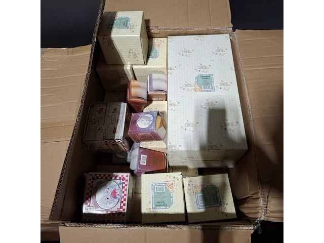 Partij diverse beeldjes, o.a cherished teddy's - afbeelding 17 van  25