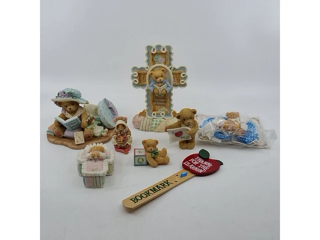 Partij diverse beeldjes, o.a cherished teddy's - afbeelding 1 van  32