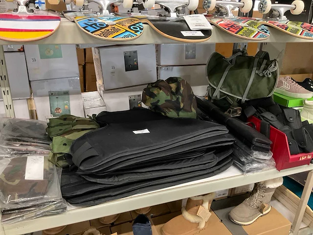 Partij diverse bescherming/accessoires (109x) - afbeelding 1 van  7
