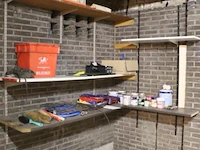 Partij diverse bestaande uit o.a. diverse soorten verf, kwasten, verfkrabbers - afbeelding 1 van  5