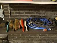 Partij diverse bestaande uit o.a. diverse soorten verf, kwasten, verfkrabbers - afbeelding 2 van  5