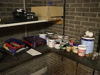 Partij diverse bestaande uit o.a. diverse soorten verf, kwasten, verfkrabbers - afbeelding 3 van  5
