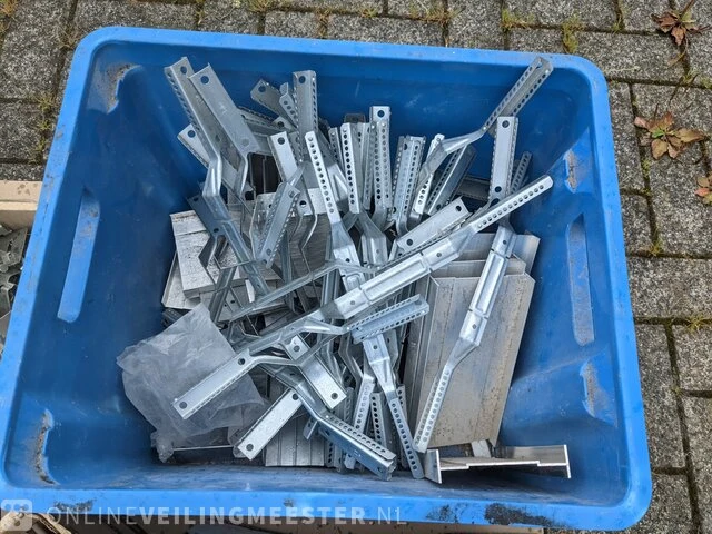 Partij diverse beugels en klemmen - afbeelding 8 van  11