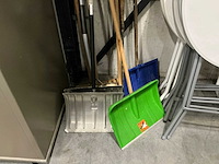 Partij diverse bezems / scheppen (10x)