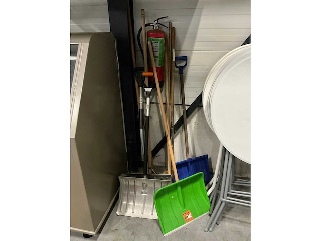 Partij diverse bezems / scheppen (10x) - afbeelding 2 van  3