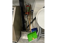 Partij diverse bezems / scheppen (10x) - afbeelding 2 van  3