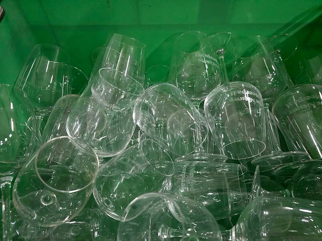 Partij diverse bierglazen, wijnglazen en drinkglazen - afbeelding 1 van  3