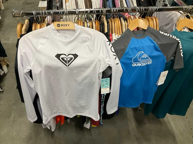 Partij diverse billabonc/roxy/dakine/florence/quiksilver zwemkleding (66x) - afbeelding 23 van  37