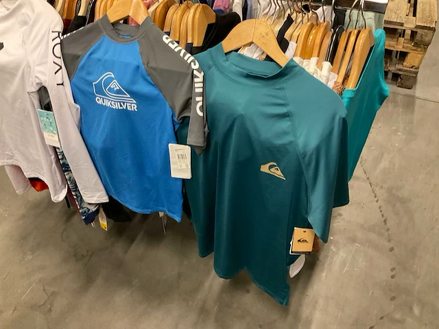 Partij diverse billabonc/roxy/dakine/florence/quiksilver zwemkleding (66x) - afbeelding 32 van  37