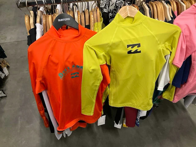 Partij diverse billabonc/roxy/dakine/florence/quiksilver zwemkleding (66x) - afbeelding 33 van  37