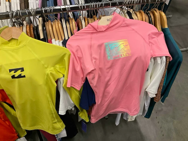 Partij diverse billabonc/roxy/dakine/florence/quiksilver zwemkleding (66x) - afbeelding 34 van  37