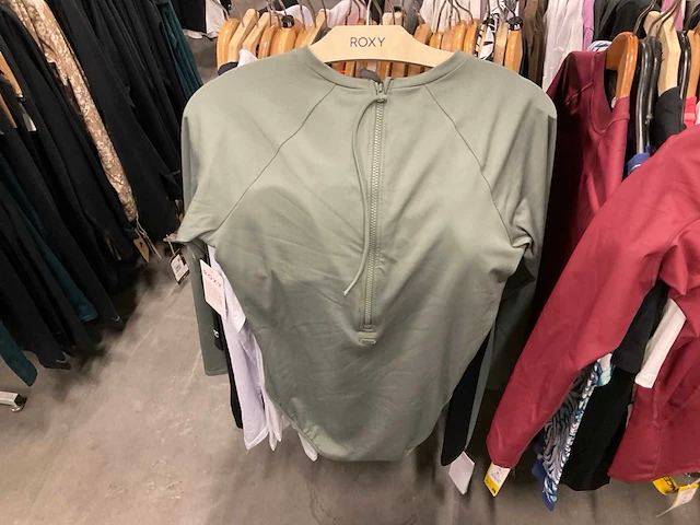 Partij diverse billabonc/roxy/dakine/florence/quiksilver zwemkleding (66x) - afbeelding 35 van  37