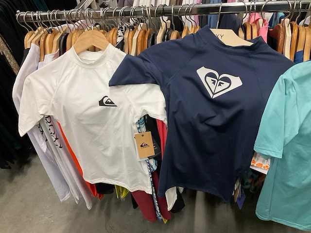 Partij diverse billabonc/roxy/dakine/florence/quiksilver zwemkleding (66x) - afbeelding 37 van  37