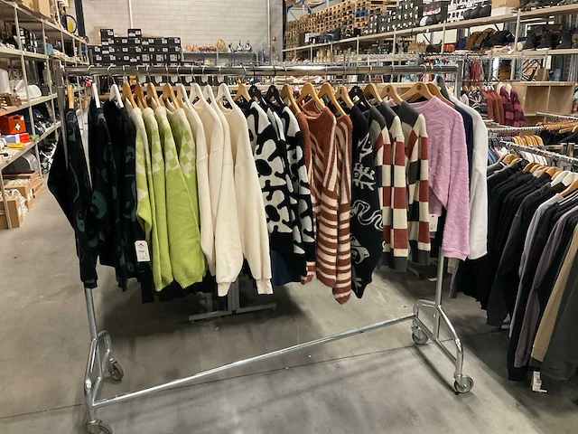 Partij diverse billabong/volcom/quicksilver dames kleding (24x) - afbeelding 1 van  6