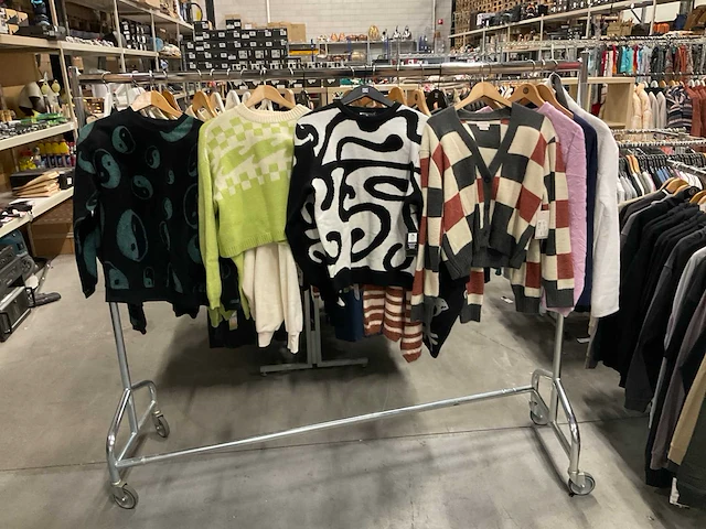 Partij diverse billabong/volcom/quicksilver dames kleding (24x) - afbeelding 2 van  6