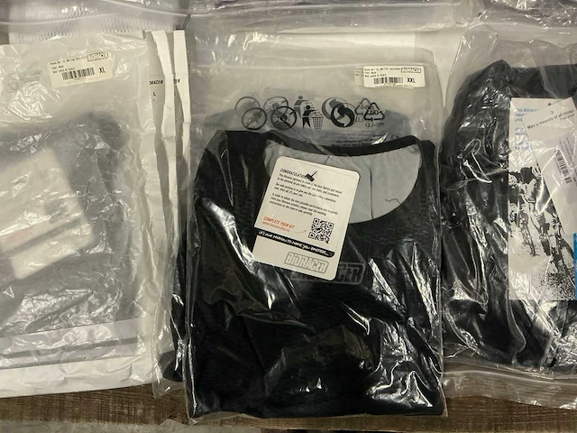Partij diverse bioracer wielren bovenkleding (53x) - afbeelding 8 van  40