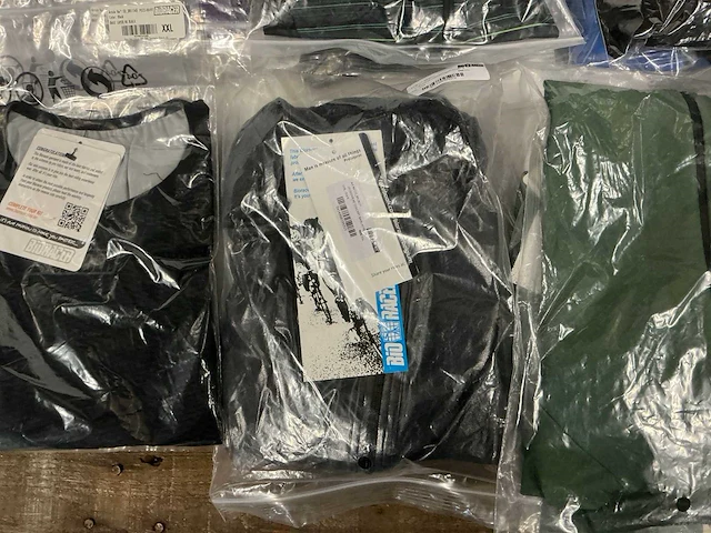 Partij diverse bioracer wielren bovenkleding (53x) - afbeelding 18 van  40