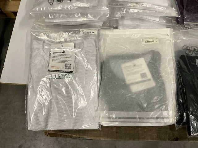 Partij diverse bioracer wielren bovenkleding (53x) - afbeelding 39 van  40