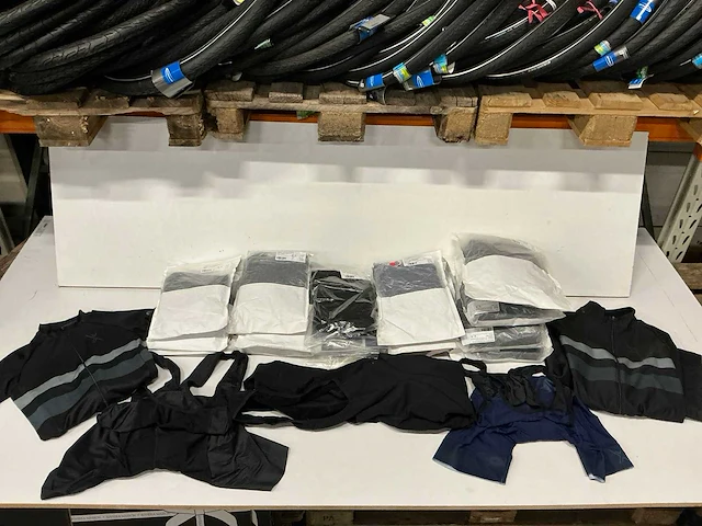 Partij diverse bioracer/sport2x fietskleding (26x) - afbeelding 1 van  20