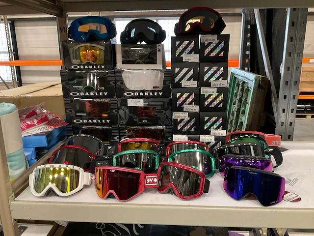 Partij diverse brillen o.a oakley&sabre (35x) - afbeelding 1 van  6