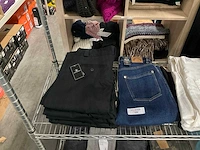 Partij diverse broeken o.a roxy/volcom/rvca/carhartt (23x) - afbeelding 8 van  12