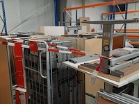 Partij diverse bureaus en tafels - afbeelding 1 van  6